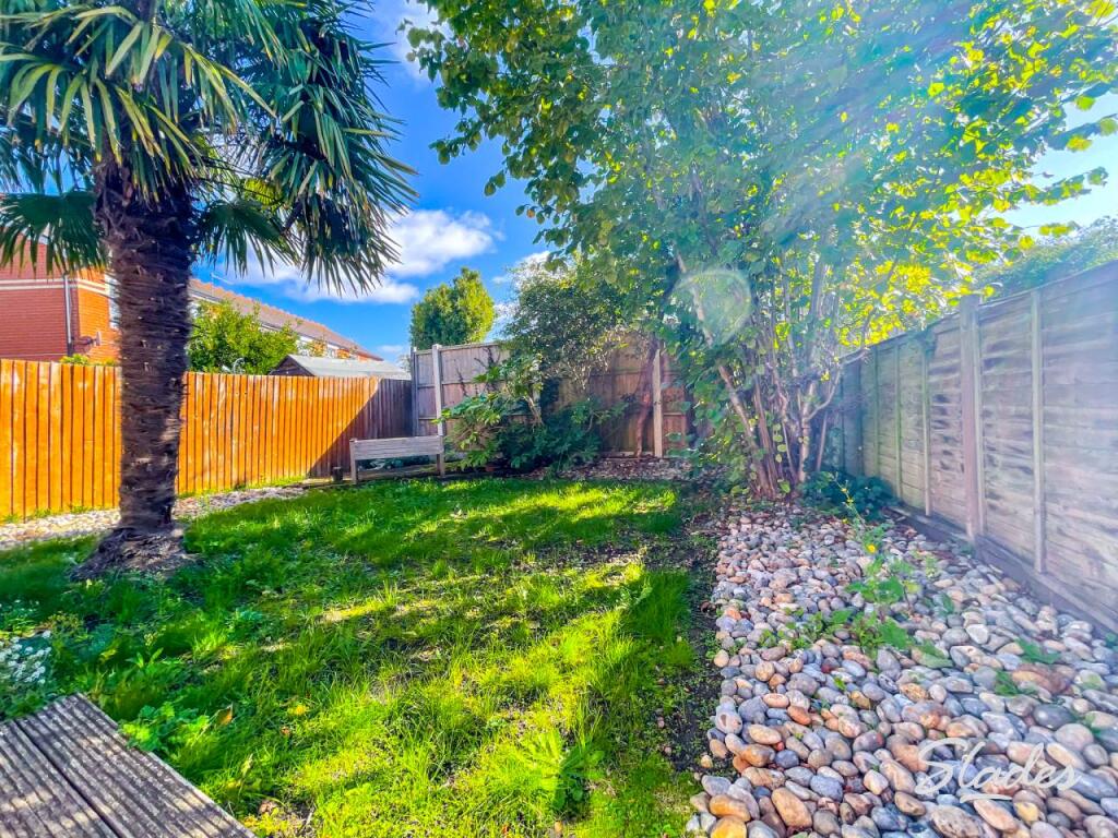 43 Le Pat Garden mai