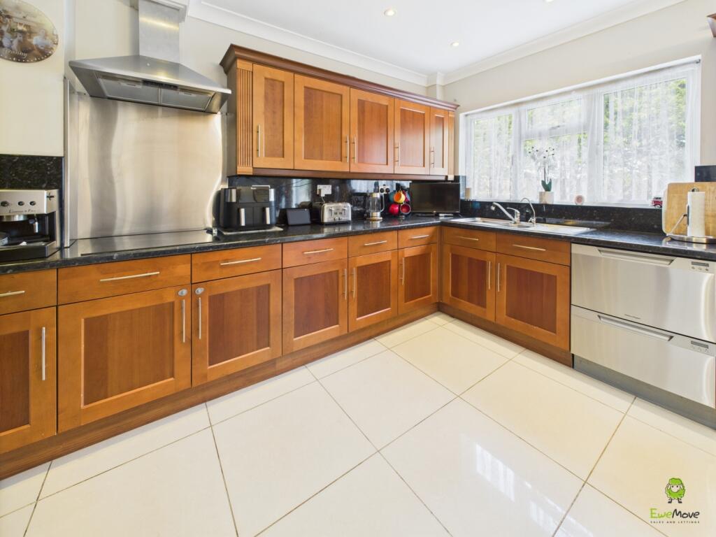 Presented by Clinton at EweMove Bexleyheath and Da