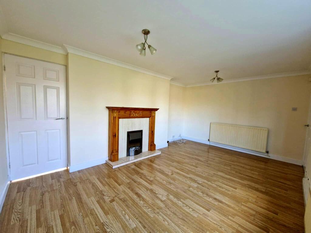 Fernwood Drive- 3 bedroom Semi Detached house for