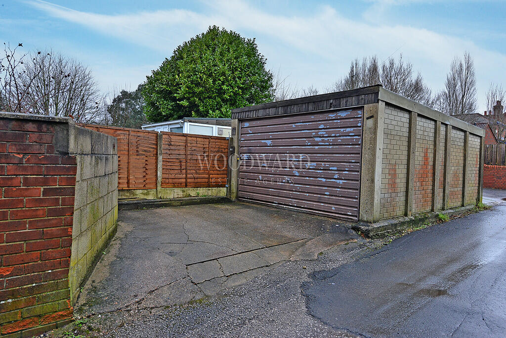 Driveway/Garage