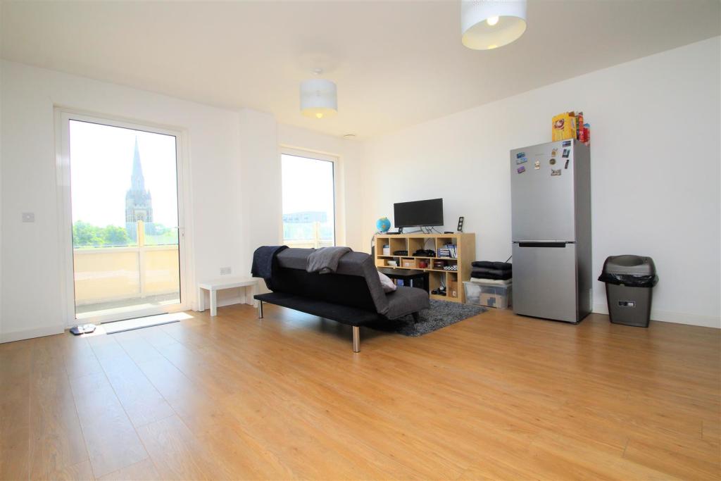 Lounge 3.JPG