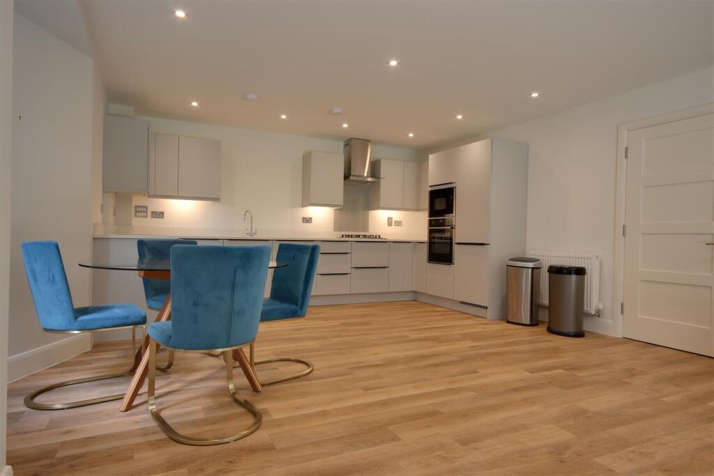 Living room 3.jpg