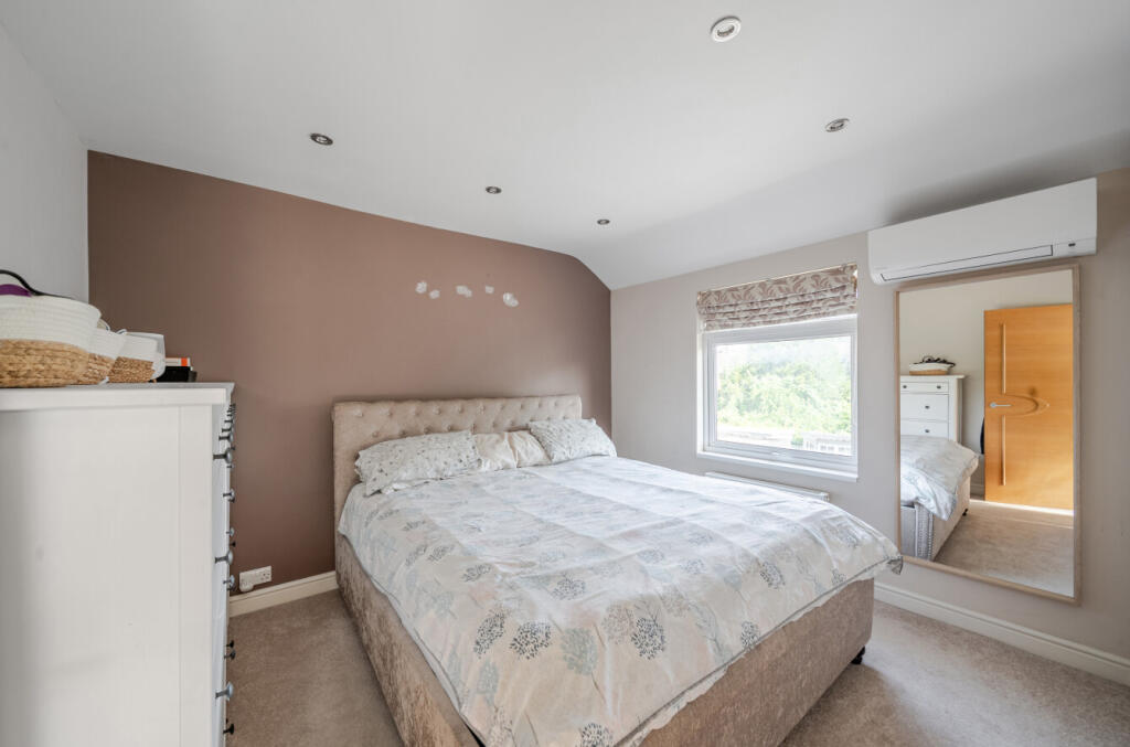 1328379-8-6899b5f...