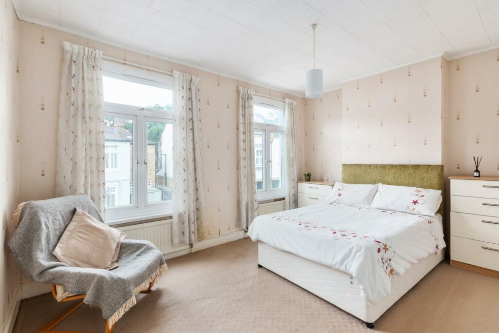 5 Herbert Gardens Ph10.jpg