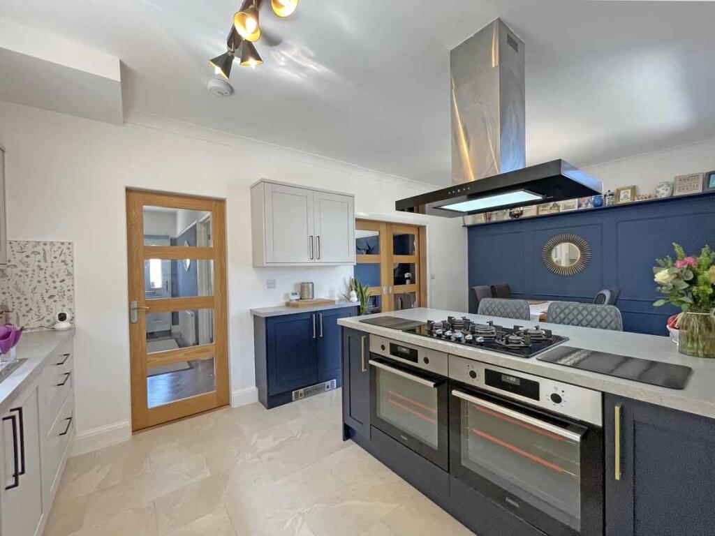 Beacon Down Avenue 40 - Kitchen 3.jpg