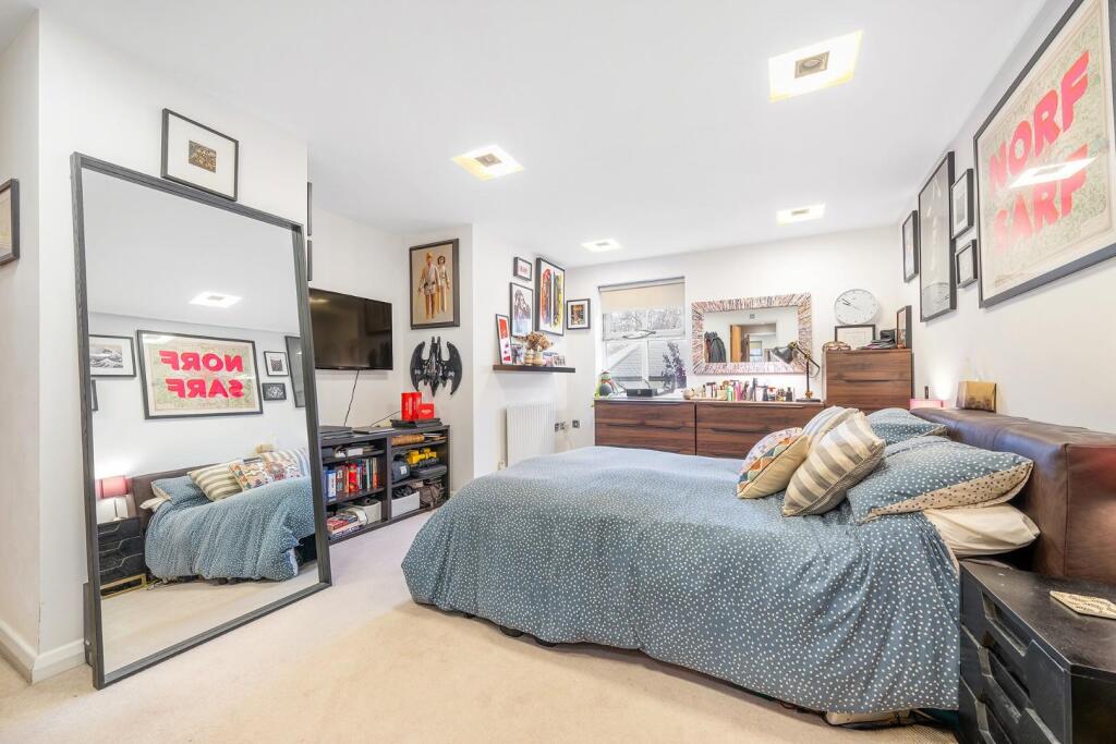 Principal Bedroom (2).JPG