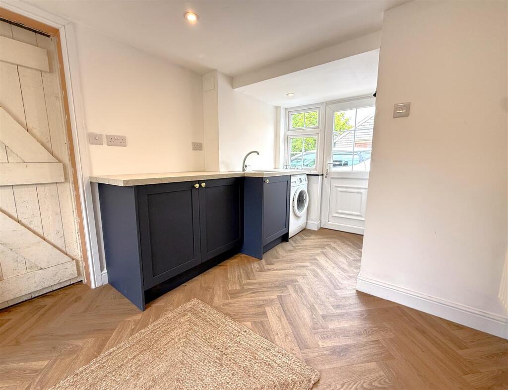 UTILITY ROOM / WORKSHOP