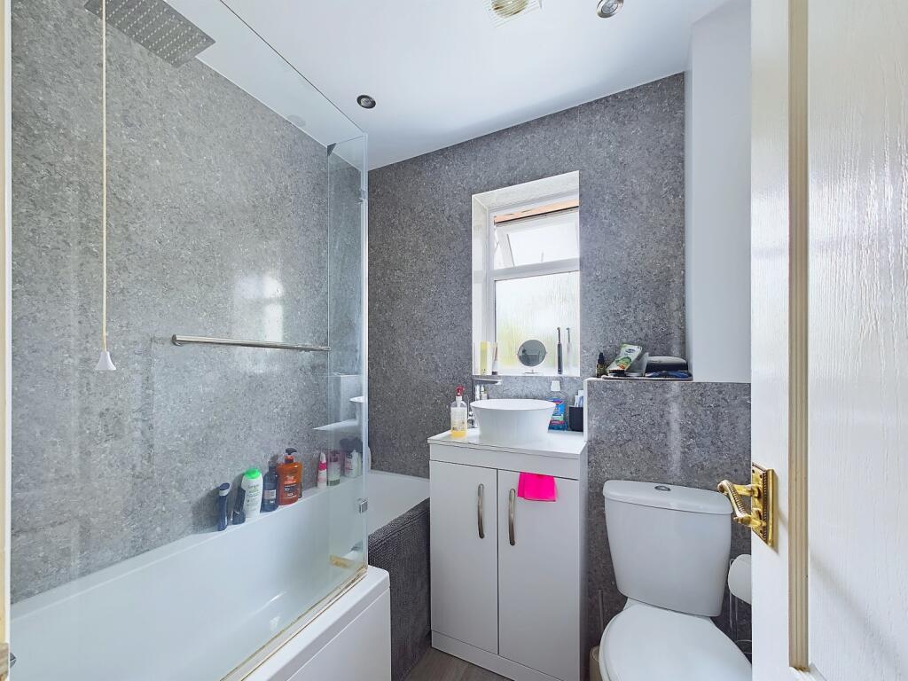 CAM01338G0-PR0077-STILL006