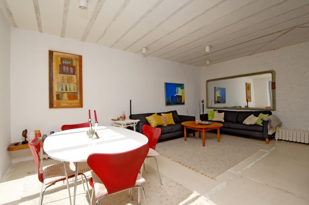 Reception Room (shot 3)