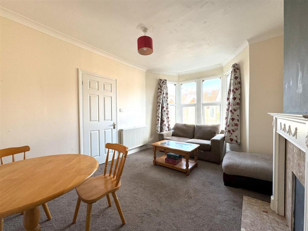 Lounge 4.jpg