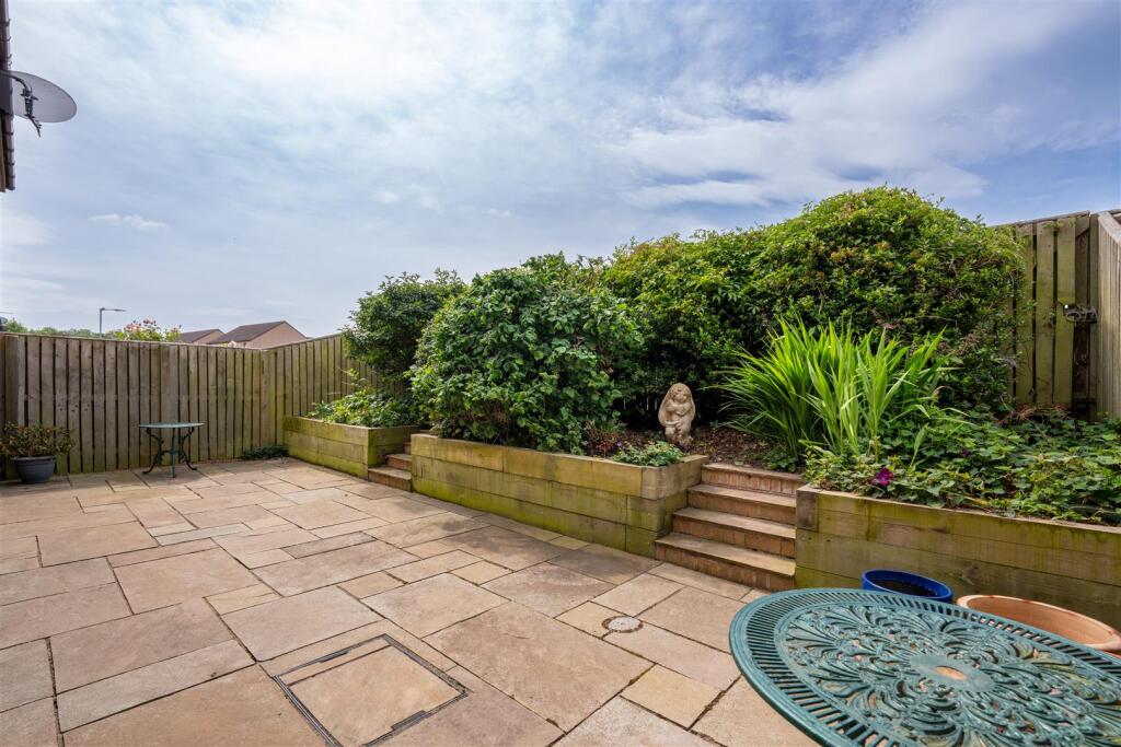 2 Fairway Court-16.jpg