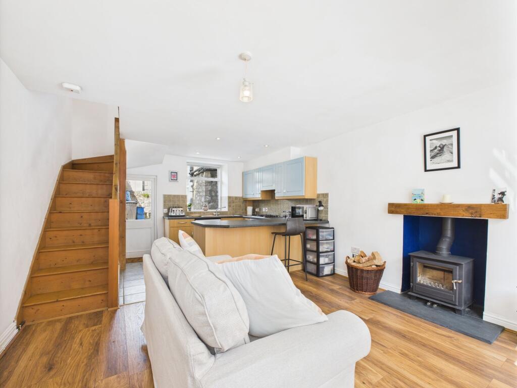 Open plan lounge/kitchen