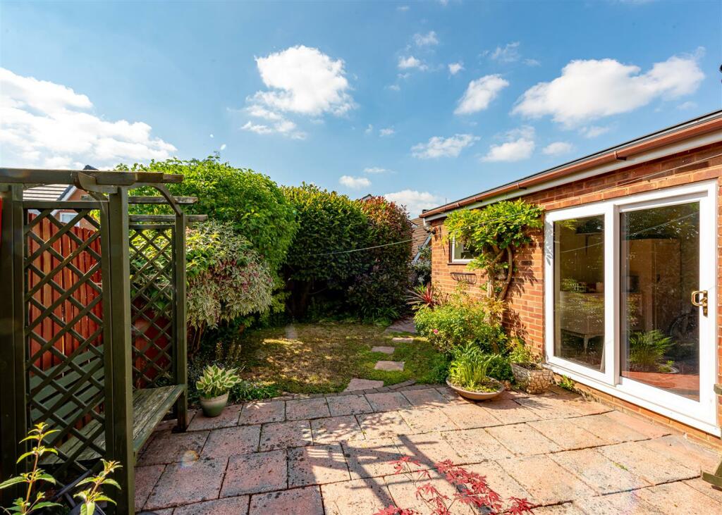 20 Chestnut Drive-garden.jpg