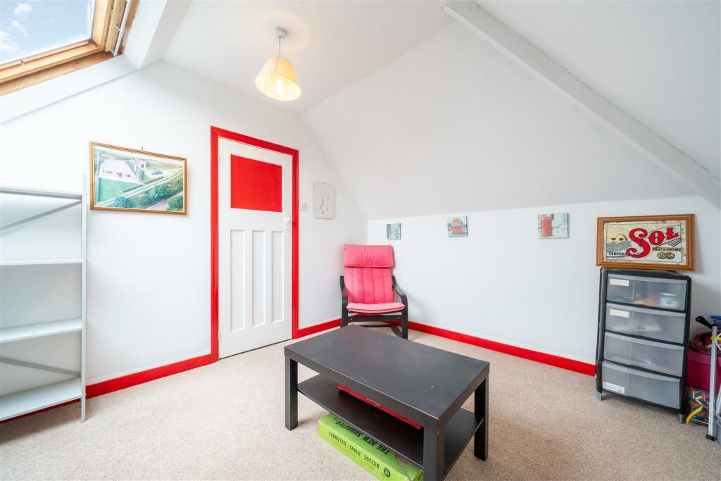 Bedroom 2-2.jpg
