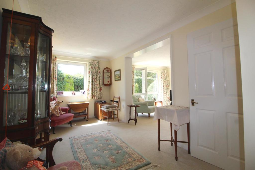 Dining room 2 edit.jpg