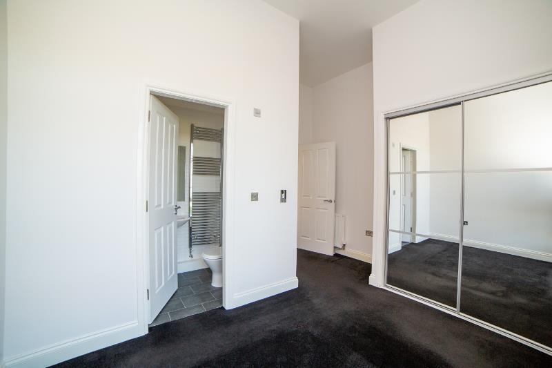 76 Robertson Drive 9 (800x533).jpg