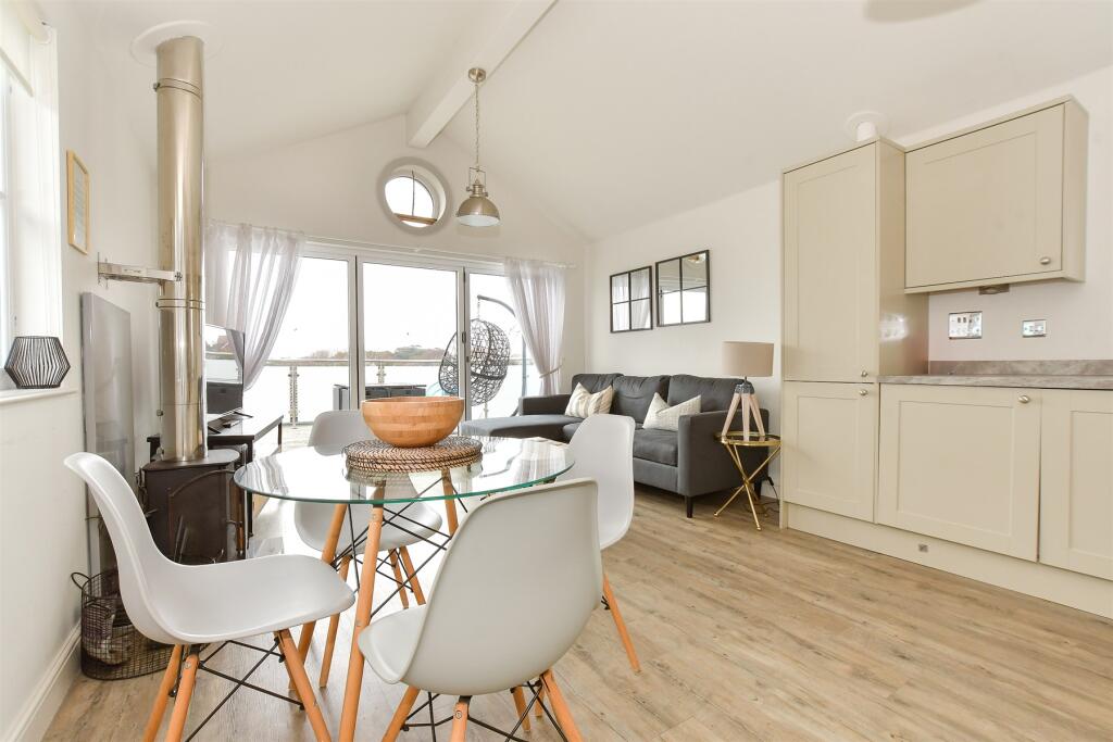 Kitchen/ Living Room