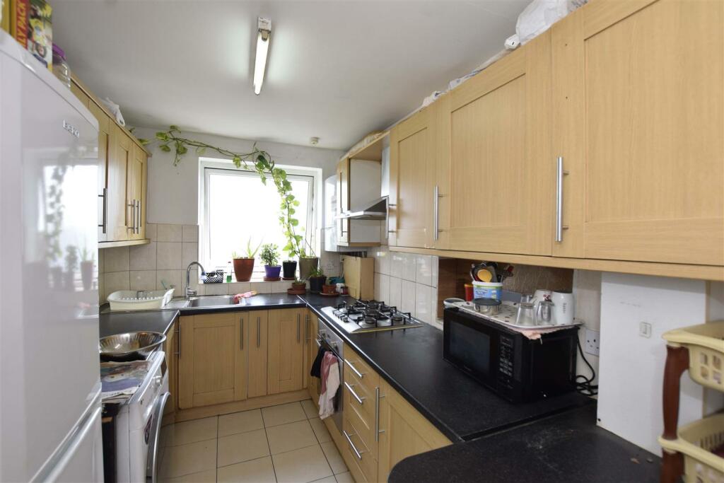 Kitchen copy.jpg