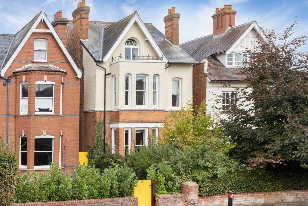 Clifton Road, Rugby, CV21