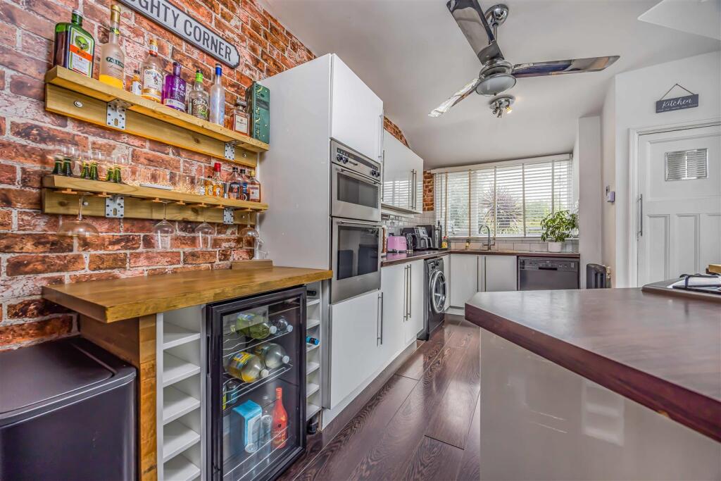 177 Hawthorn Crescent, Cosham-Small-PorticoMarketi