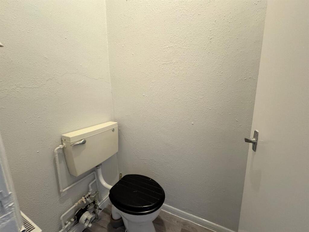 SEPARATE WC