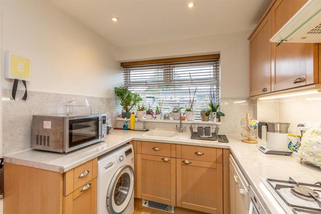 Lawrence Grove, Henleaze Kitchen.jpg