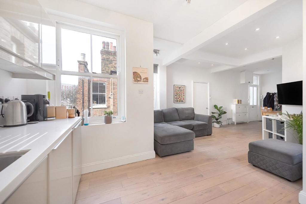 Kitchen-Reception.jpg