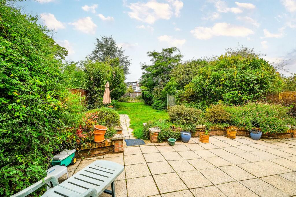 8 Burnham Road-28_web.jpg
