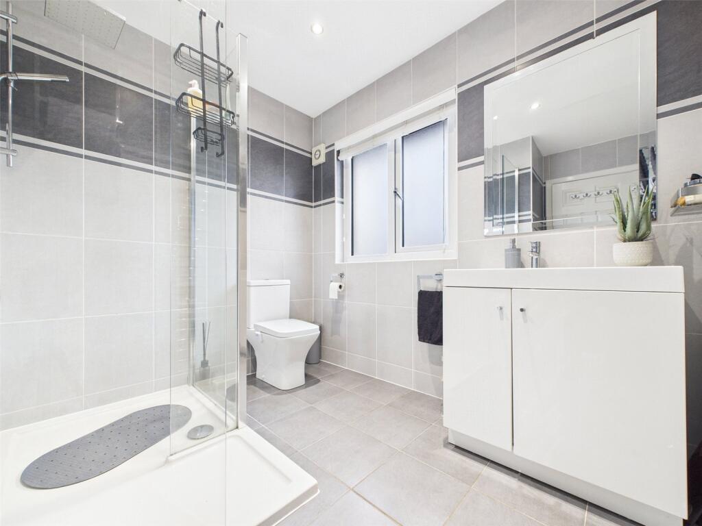 Main En-Suite