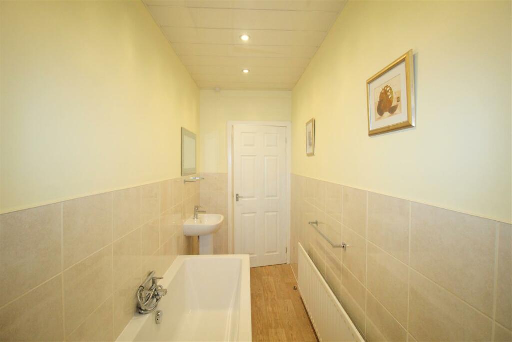 St Leonards Road West, Family Bathroom.1.JPG