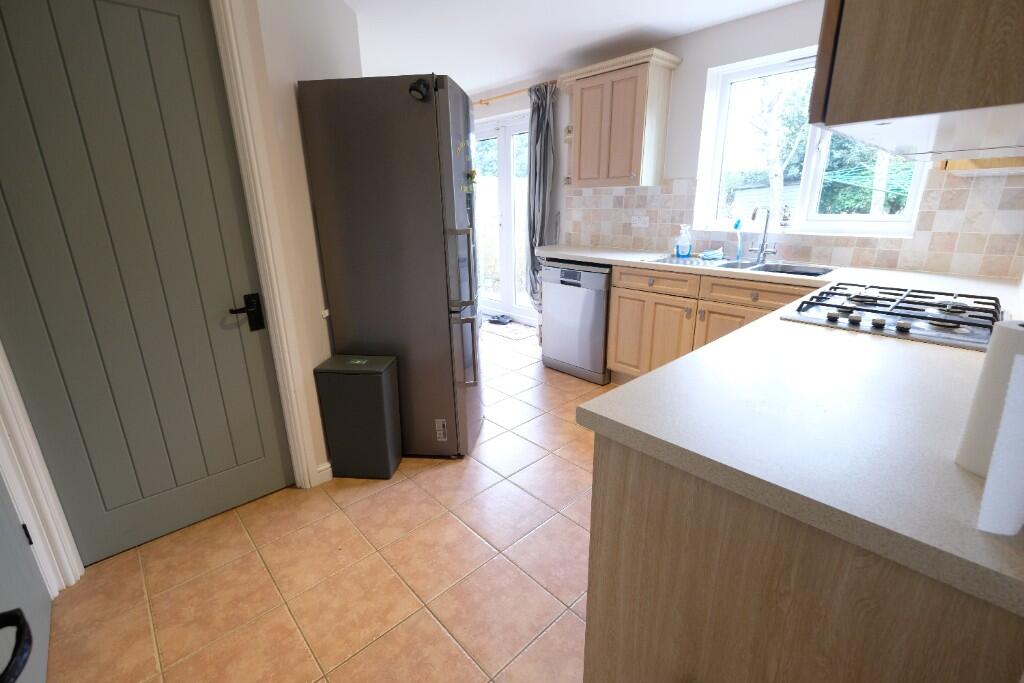 KITCHEN/BREAKFAST