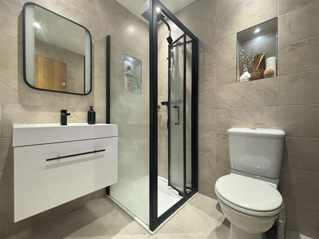 Kennedy ensuite 2.jpeg