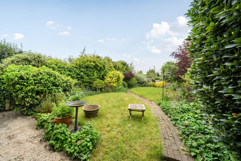 18-6819e719ead4d-...