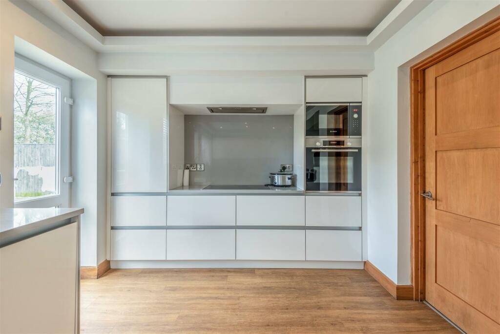 8589242-interior31.jpg