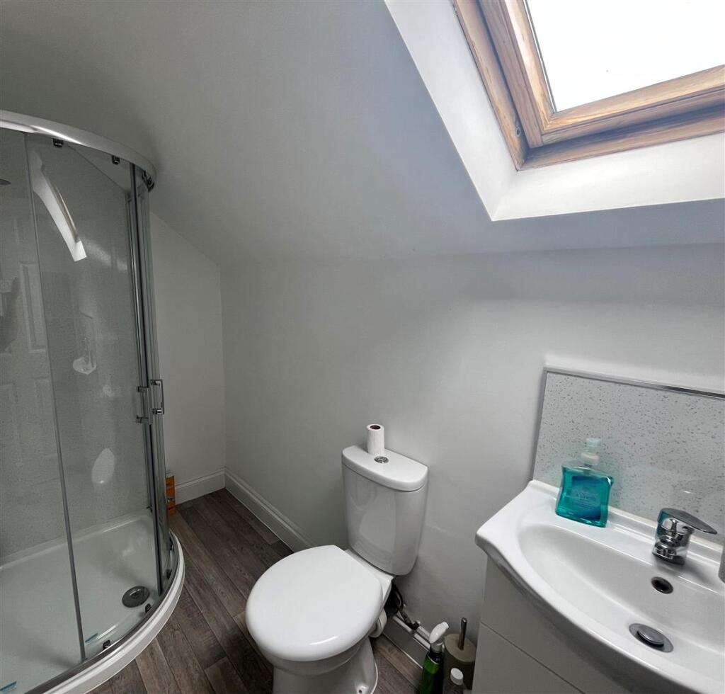 Shower room 1.jpg