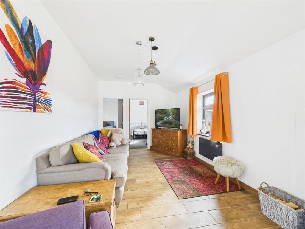 Open Plan Living / Kitchen