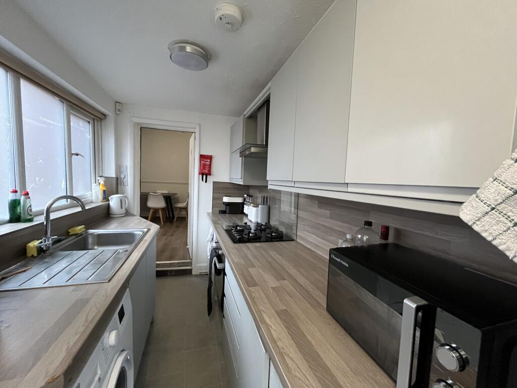 8 Rosemary Lane - Kitchen (3).jpg