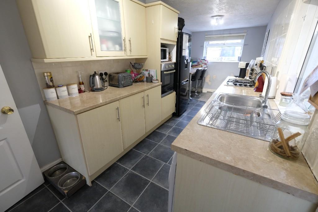 KITCHEN/BREAKFAST