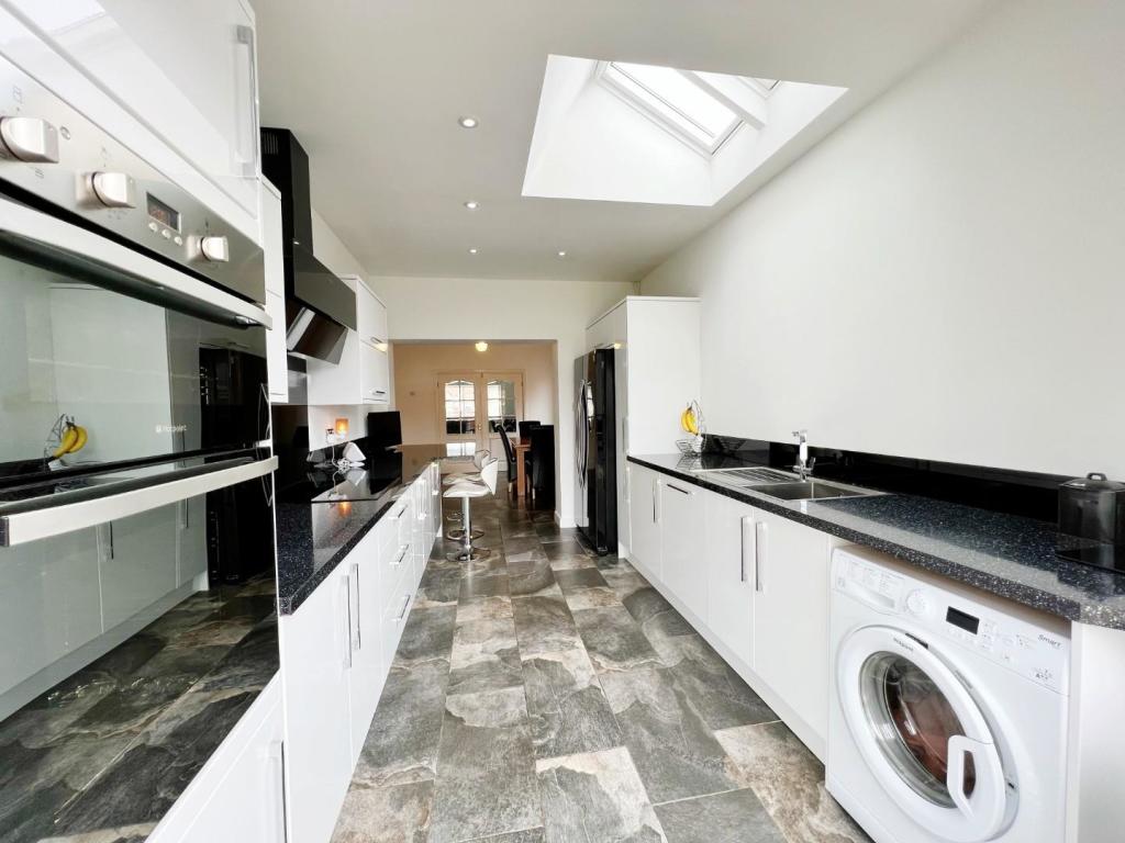 Kitchen pic 4.jpg