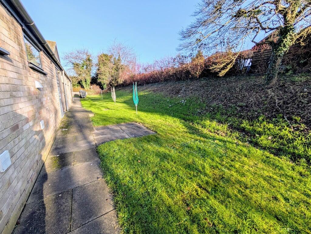 IMG_377979_7_larg...