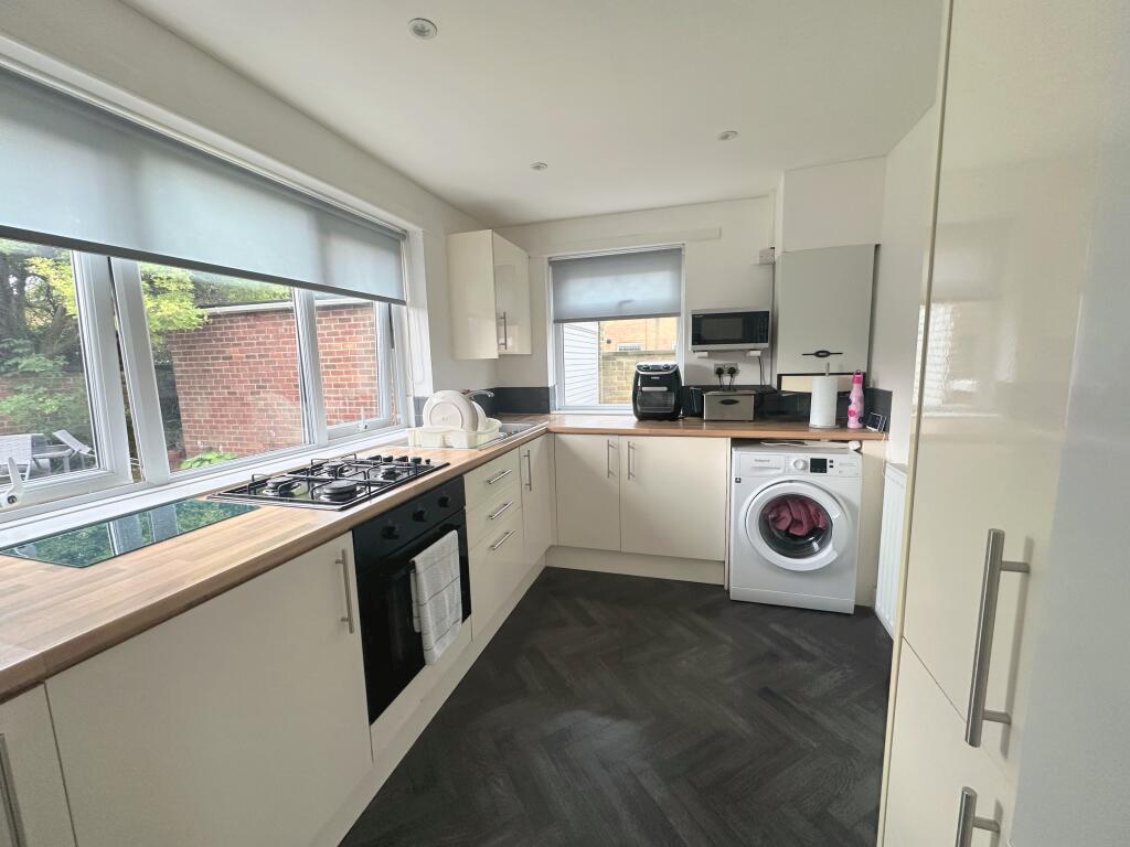 4C90DE82-5573-49C1-876E-065F7F9F8BEA