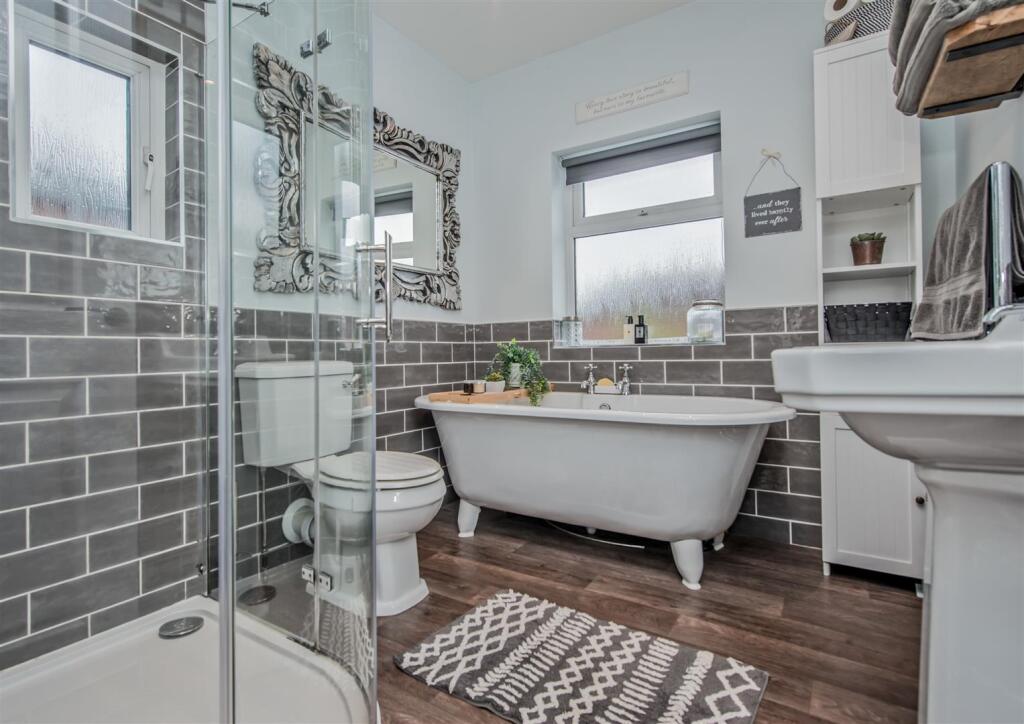 Bathroom / WC: