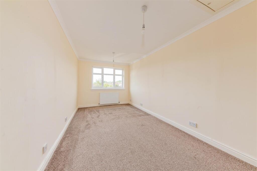 35 Myrtlehall Gardens Dundee-7.JPG