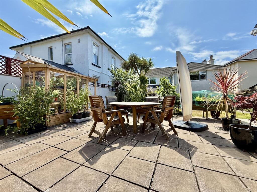 Garden Dining Area.jpg