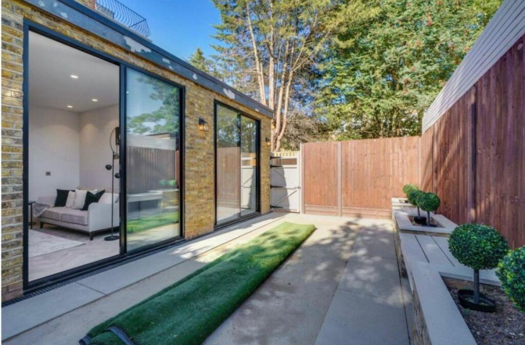 PHOTO-2022-11-02-16-18-28 3.jpg