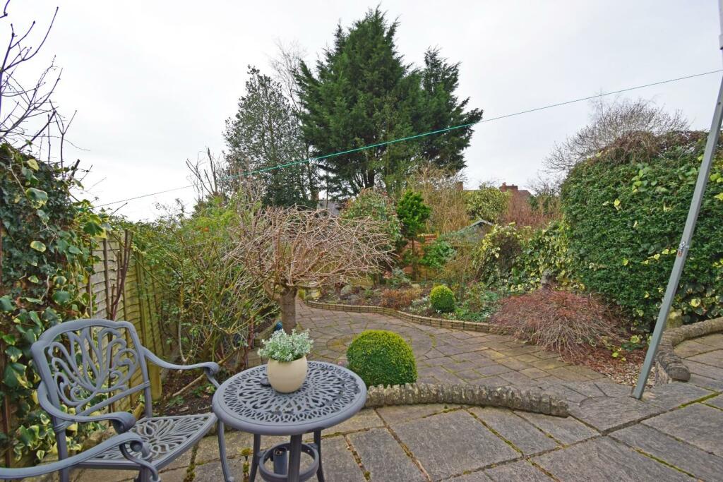 1 Barnsley Road, garden b.jpg