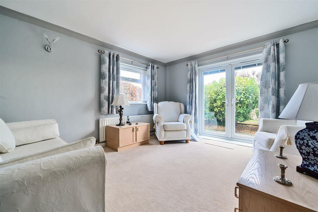 BBEDROOM 5 (currently used as a sitting room)