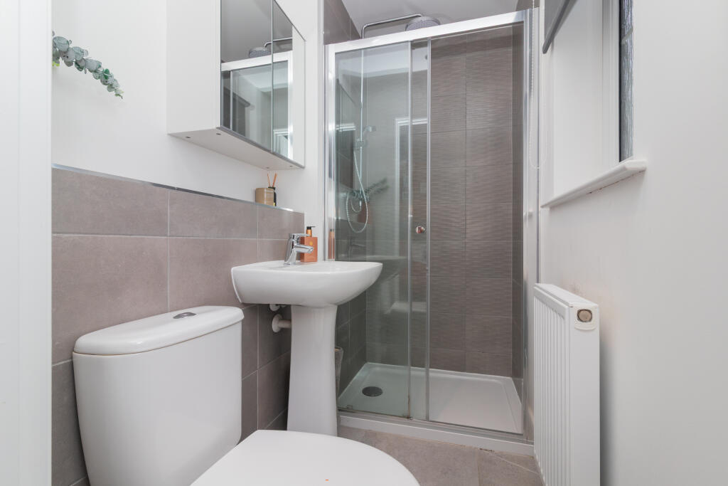81 rosemont place, Barrhead g78 1fe L-34