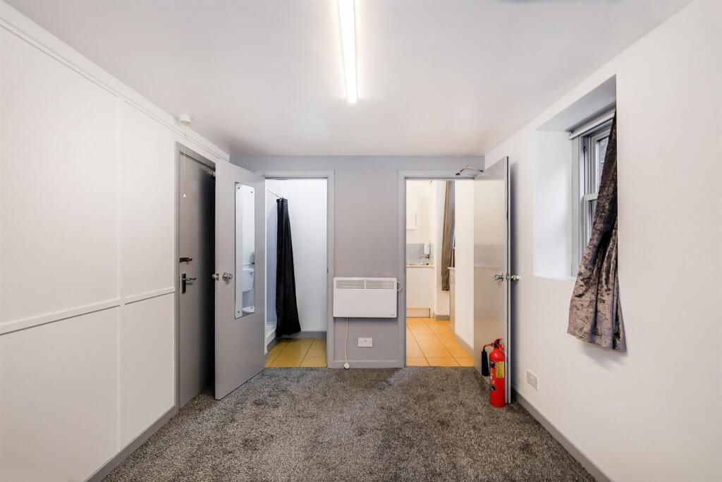 1 Bloxhall Court-13_web.jpg