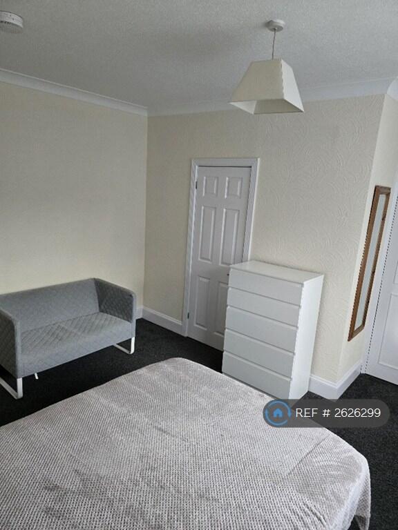 Flat 5 - Bedroom